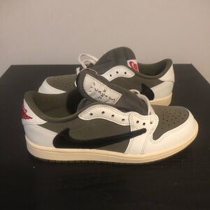 TRAVIS SCOTT X JORDAN 1 LOW OG SP 'REVERSE OLIVE / MEDIUM OLIVE
 Size 3